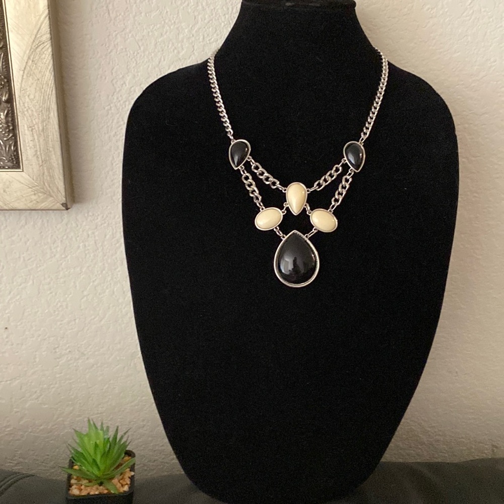 Guess Black & White Necklace